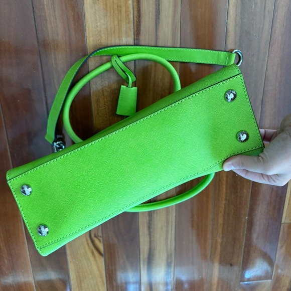 michael kors green leather bag w/ lock & key - Picture 9 of 10